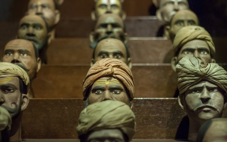 wooden, Heads, Horniman, Museum, London, Statues, Sculptures, Art, Artistic, Humor, Funny, Figure, Faces, Eyes, Stare, Pov, People, Men, Males, Scarf, Photography HD Wallpaper Desktop Background