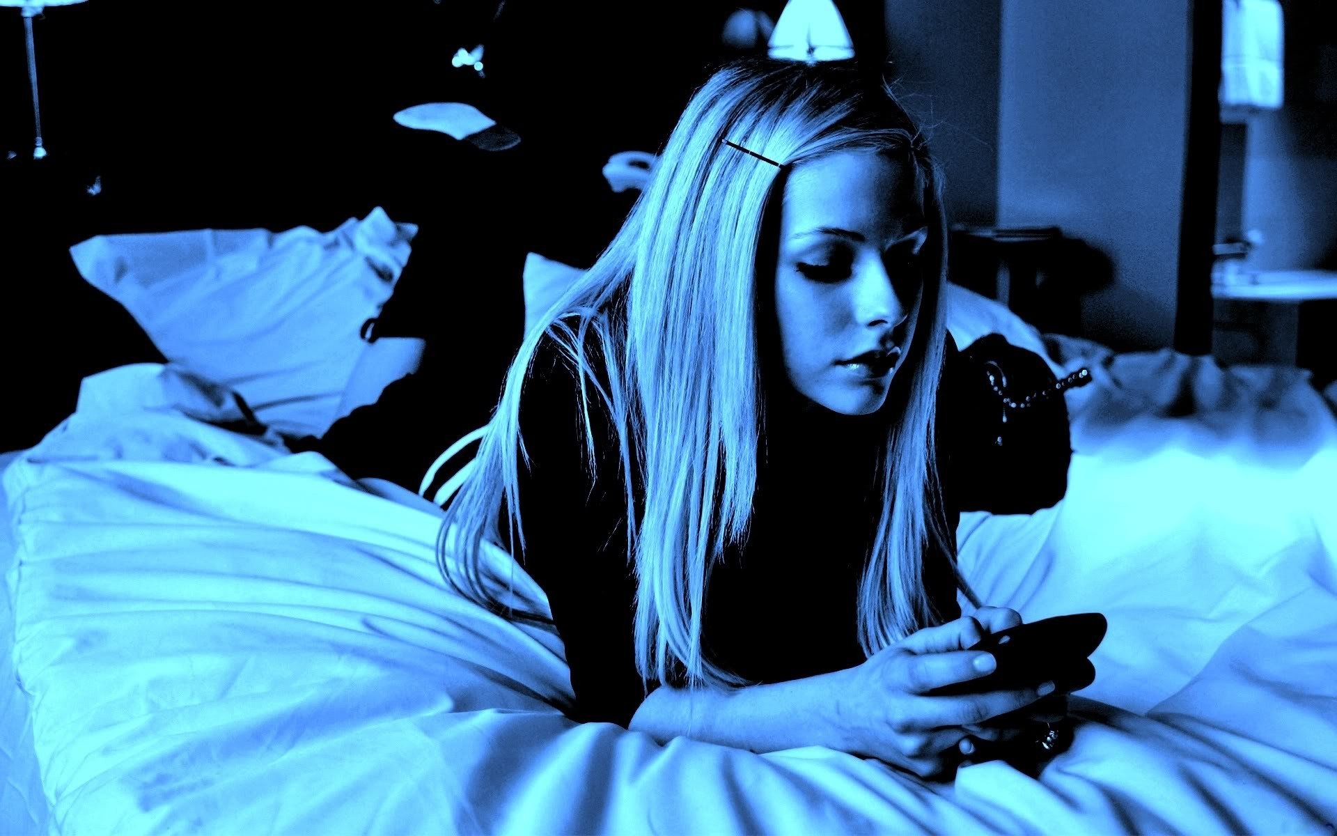 avril, Lavigne, Beds, Monochrome, Complex, Magazine Wallpaper