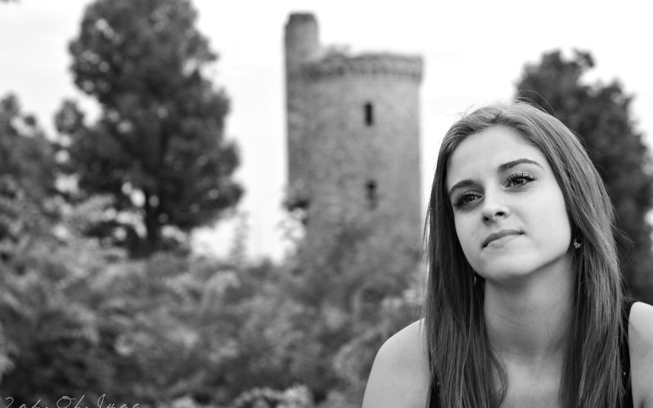 women, Castles, Grayscale, Smiling, Monochrome, Faces Wallpaper