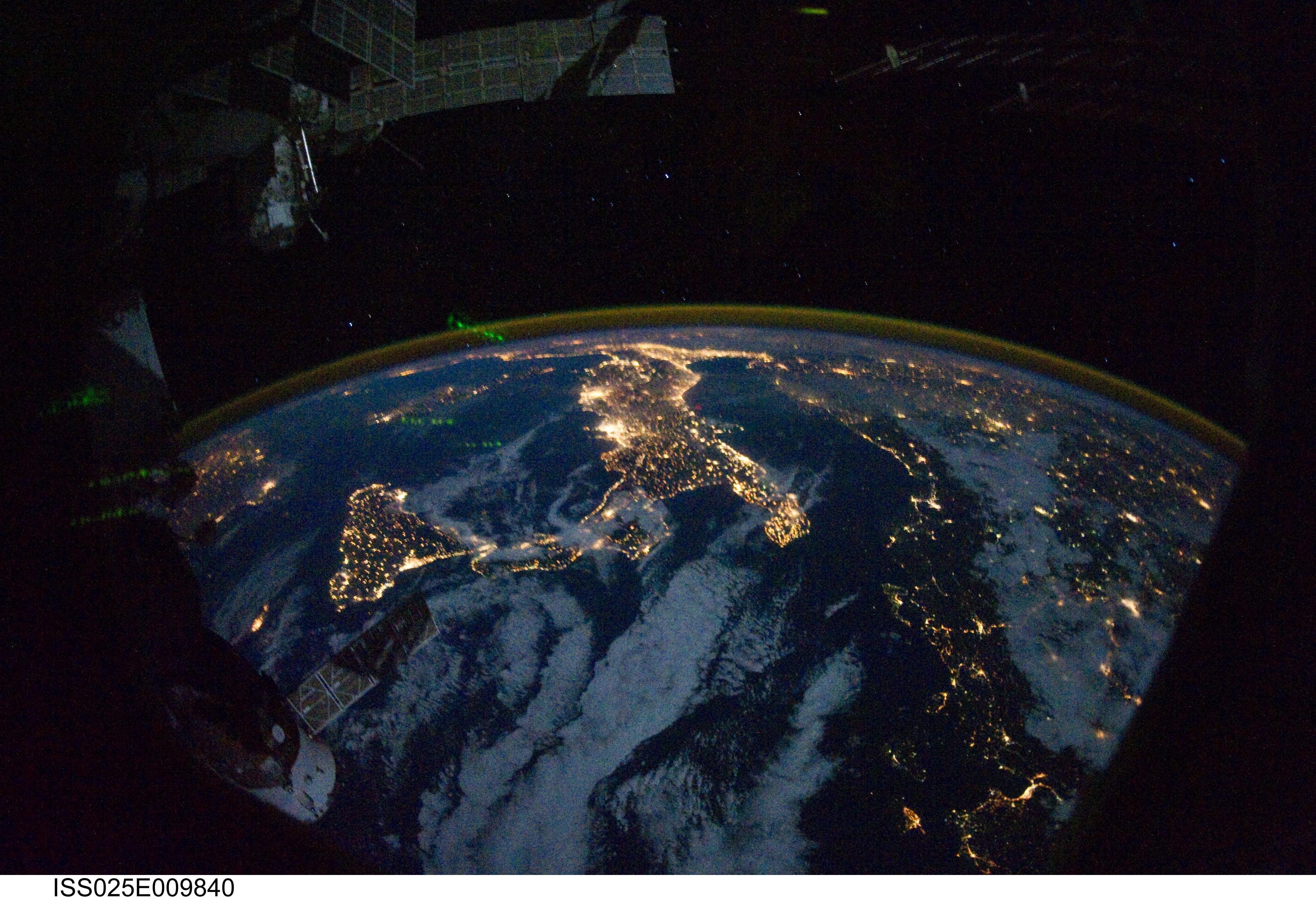 Снимки планеты земля. Вид земли из космоса. О земле и космосе. Снимок земли из космоса. Красивый вид из космоса.