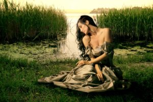 mood, Waiting, Sad, Sorrow, Alone, Women, Model, Brunettes, Gown, Dress, Retro, Sexy, Babes, Landscapes, Lakes, Grass, Reflection