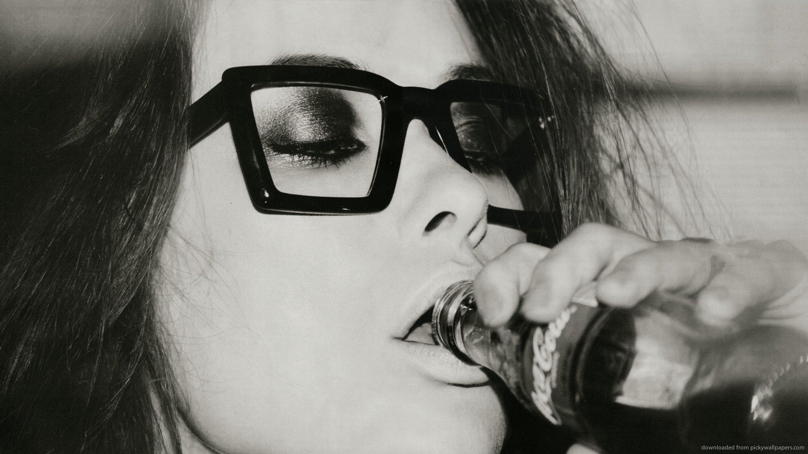 women, Glasses, Coca cola, Monochrome, Drinking, Girls, With, Glasses Wallpaper