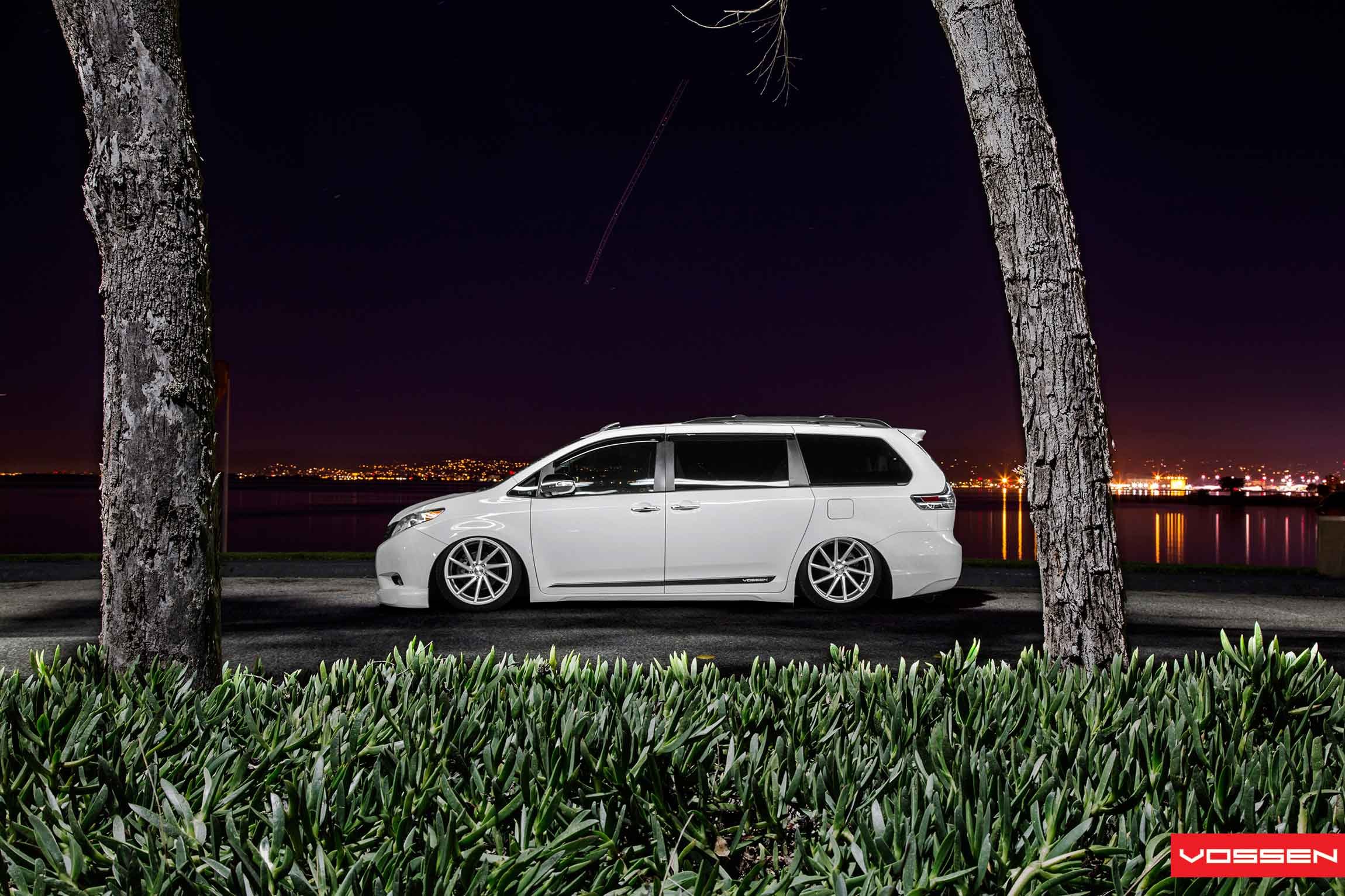 toyota sienna Wallpaper