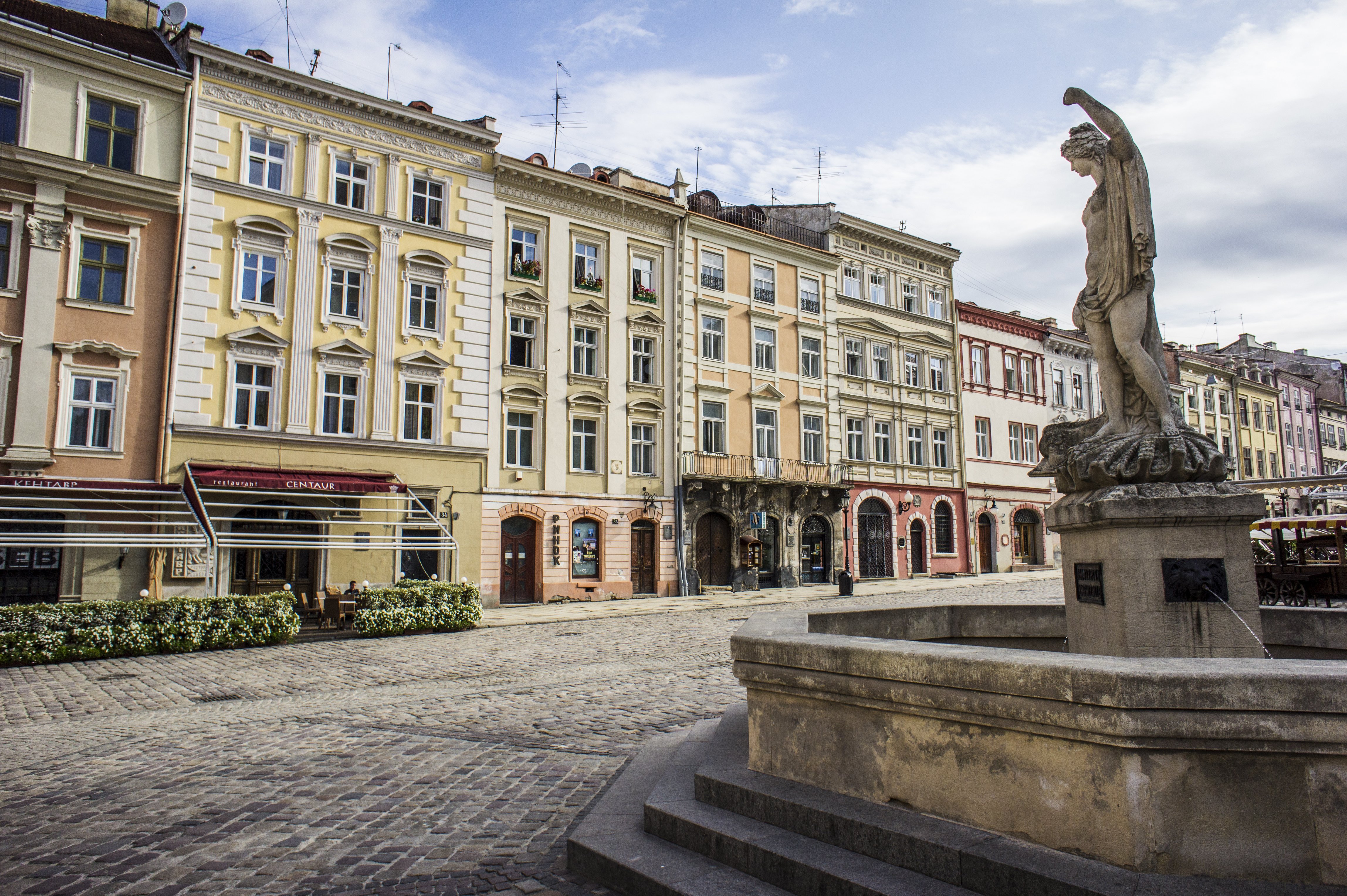 ukraine, Fountain, Lions Wallpaper