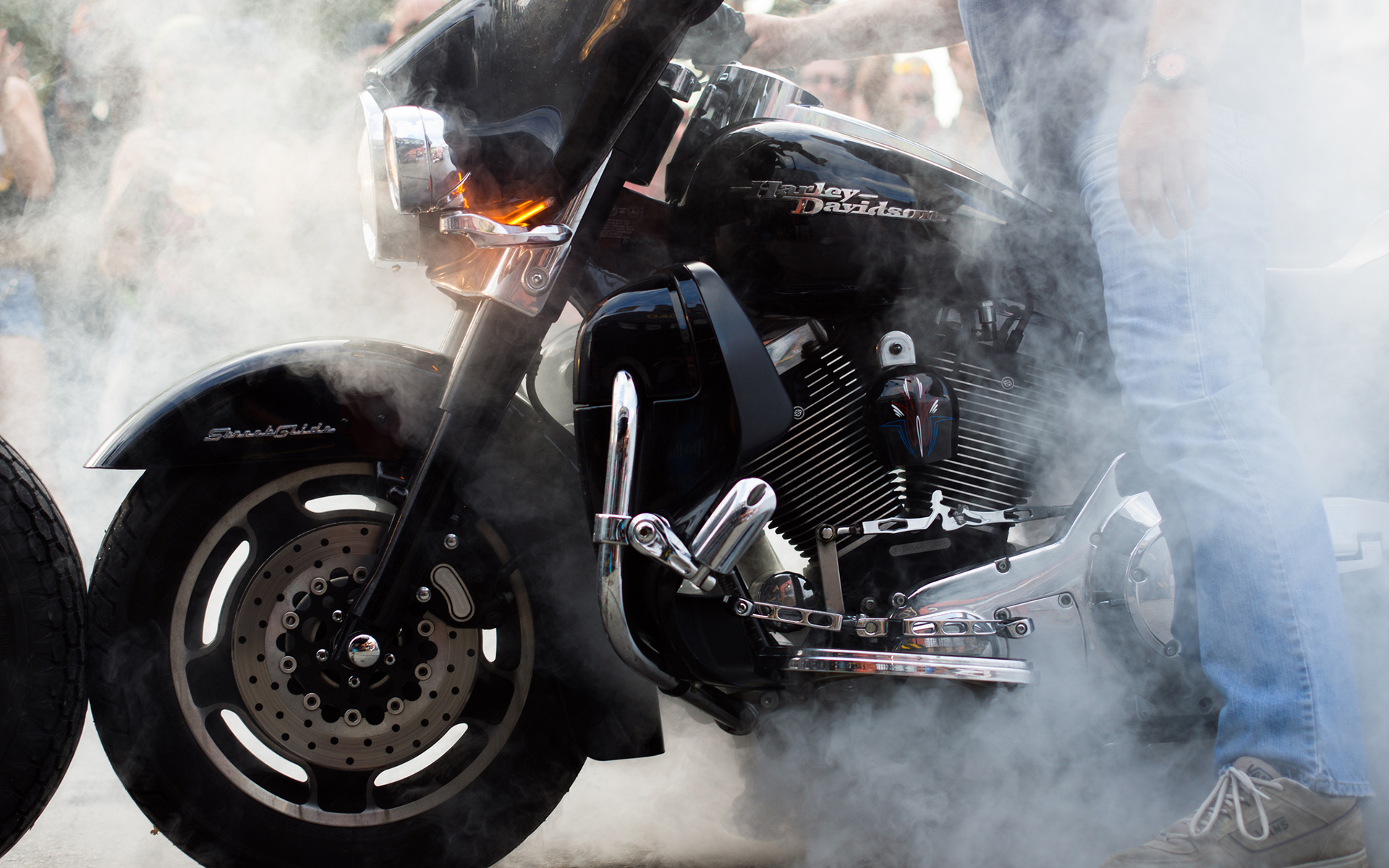 harley, Davidson, Motorcycle, Burnout, Smoke Wallpaper