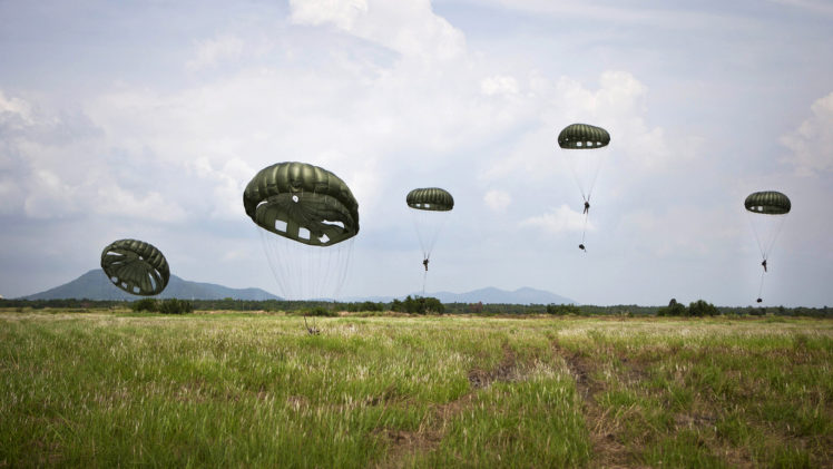 parachute, Soldiers, Paratroopers, Grass, Airbourne, Military HD Wallpaper Desktop Background