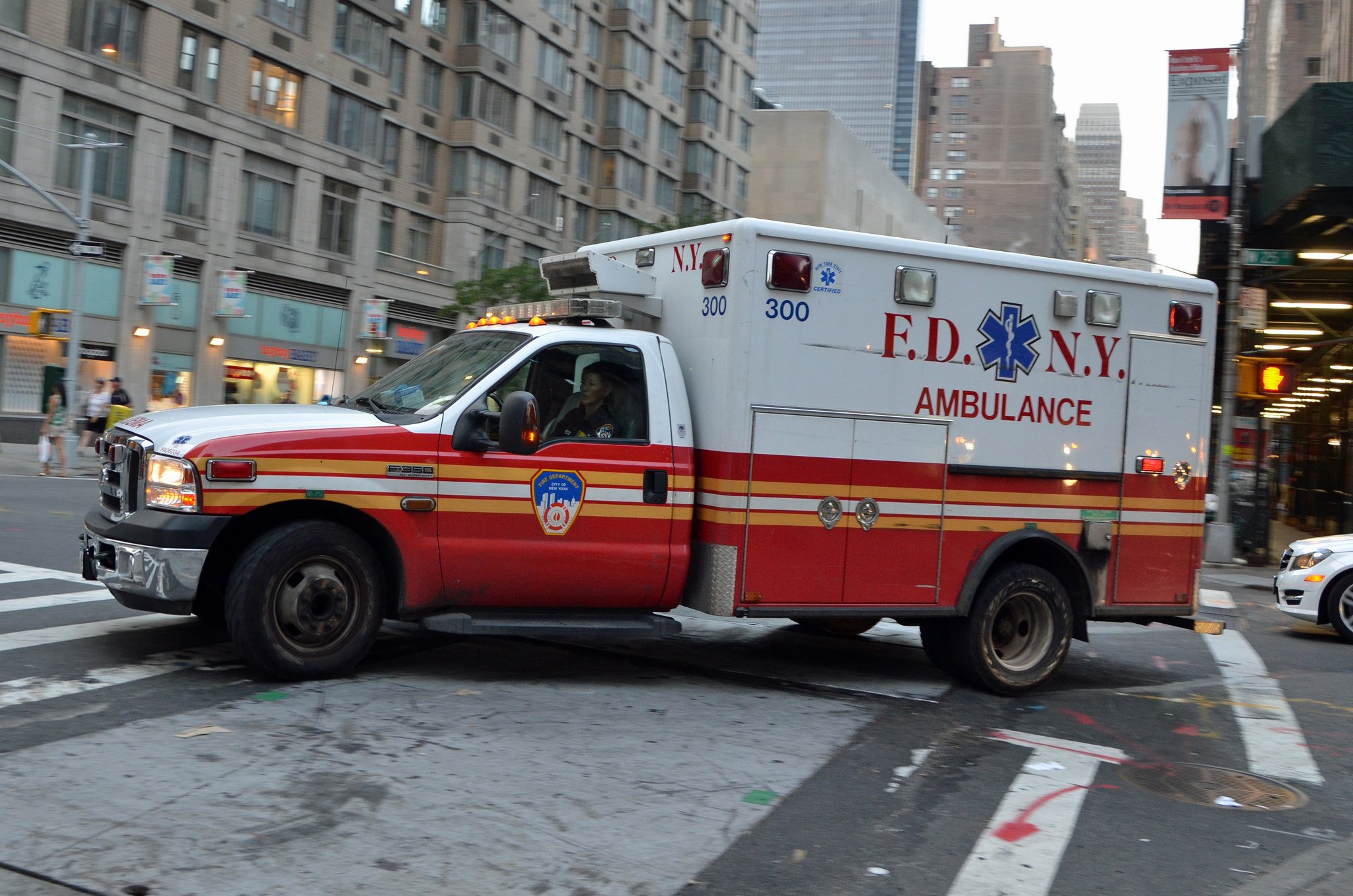 ambulance, Camion, Cars, Boat, Emergency, Fire, Fire departments, Fire, Truck, Medic, New york, F, D, N, Y, Pompier, Rescue, Suv, Truck, Usa Wallpaper