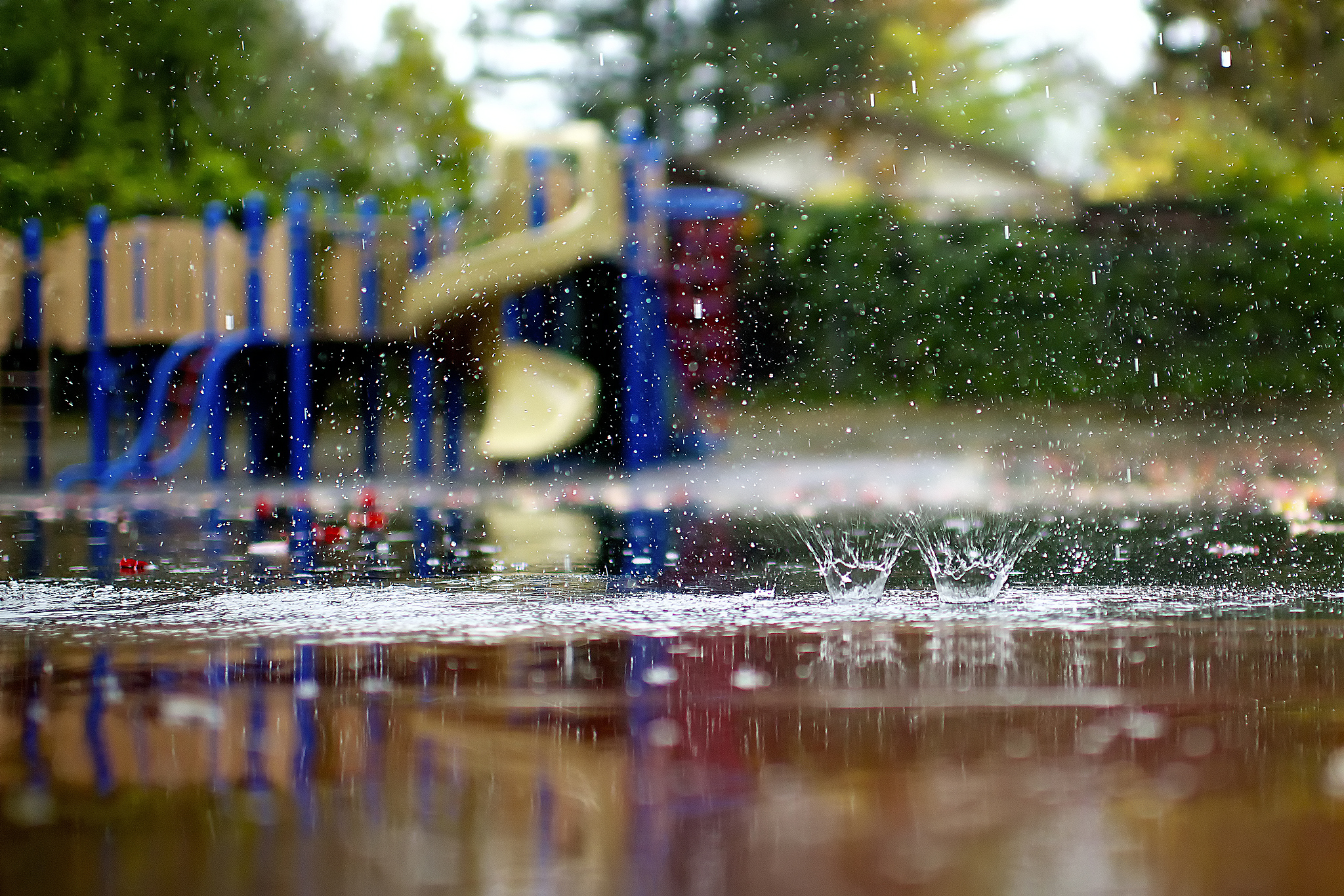 macro, Playground, Rain, Puddles, Splashing, Autumn, Drops, Water, Reflection Wallpaper