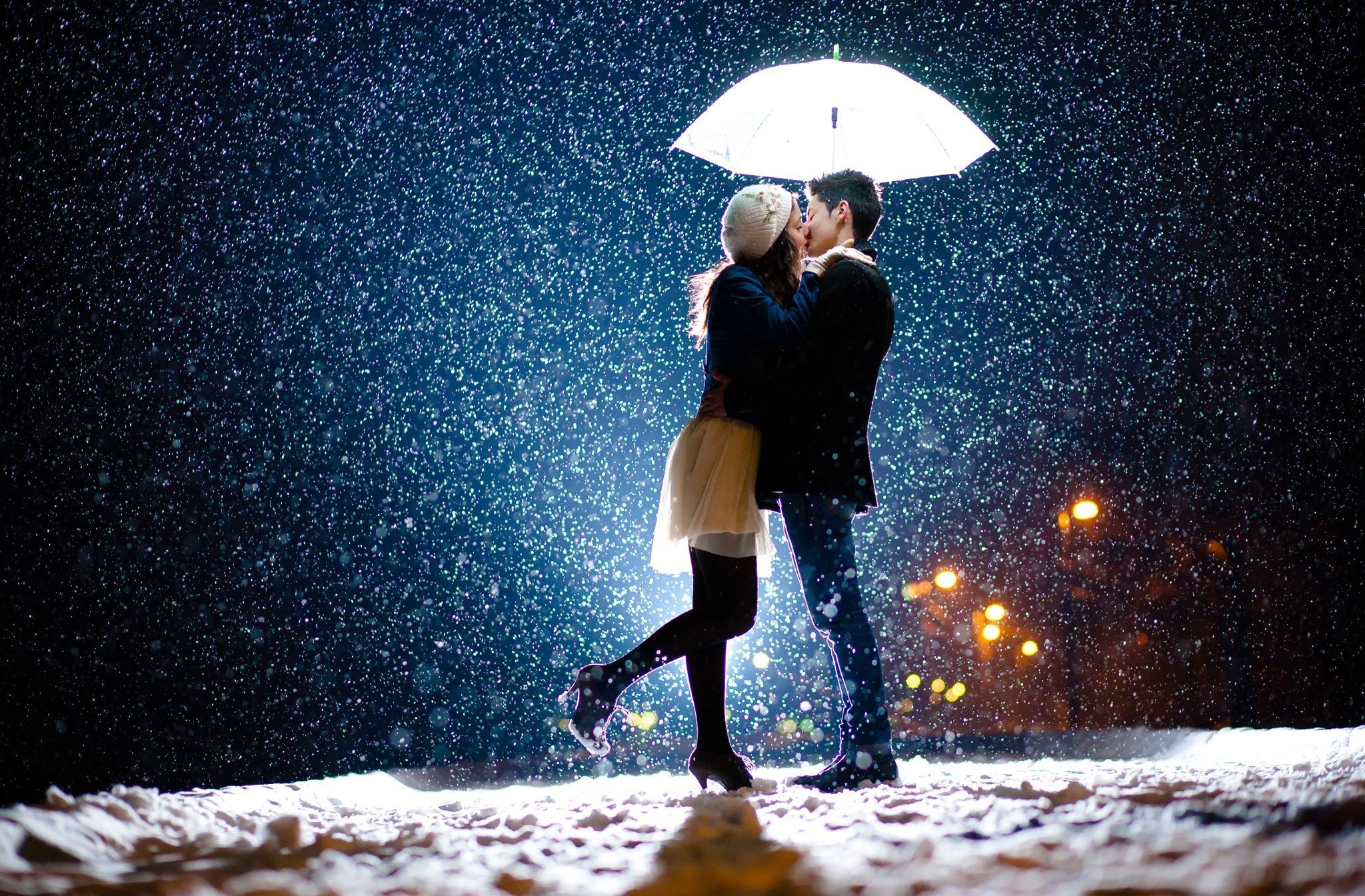 kiss, Girl, Boy, Couple, Night, Light, Snow Wallpaper