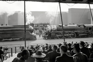 retro, Black, White, Monochrome, Trains, Locomotive, Railroad, Crowds, People