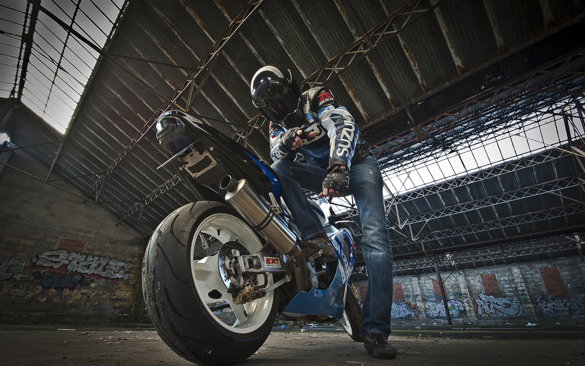 suzuki gsxr 17671 Wallpaper