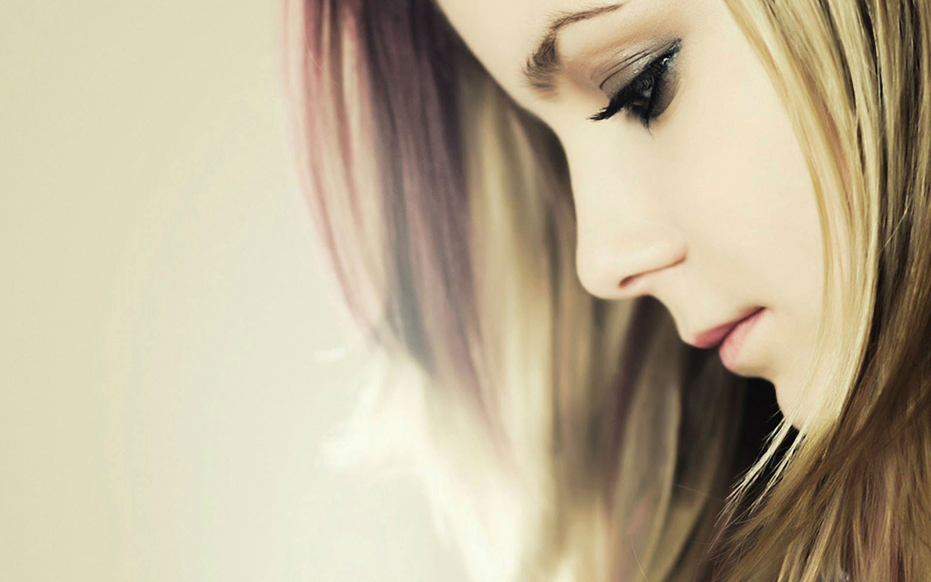 lonely, Mood, Sad, Alone, Sadness, Emotion, People, Loneliness, Solitude, Sorrow, Blonde, Girl, Face Wallpaper