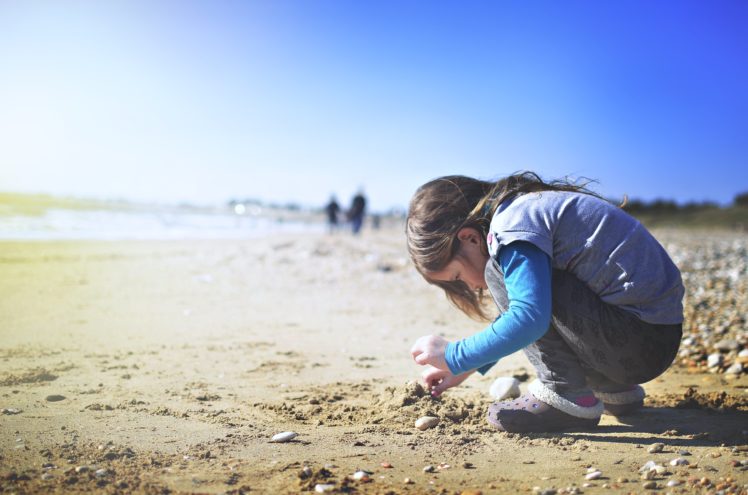 girl, Kids, Children, Childhood, Fun, Joy, Happy, Nature, Little, Beaches, Stones, Sea, Summer, Holiday, Sand HD Wallpaper Desktop Background