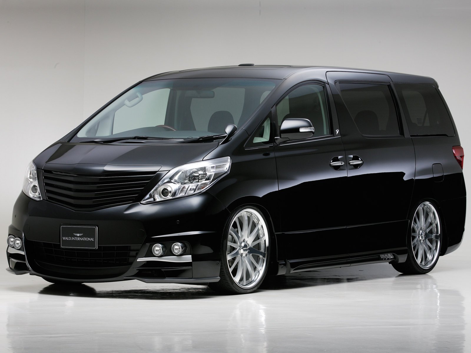 Toyota Alphard 2008