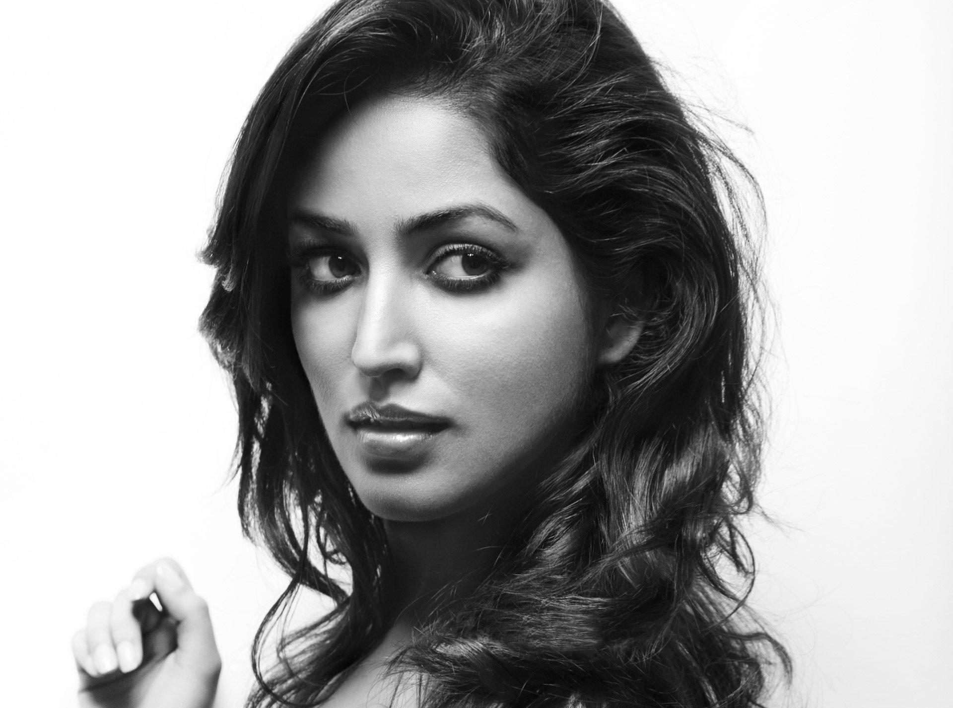 yami, Gautam, Bollywood, Actress, Model, Girl, Beautiful, Brunette, Pretty,  Cute, Beauty, Sexy, Hot, Pose, Face, Eyes, Hair, Lips, Smile, Figure, India  Wallpapers HD / Desktop and Mobile Backgrounds