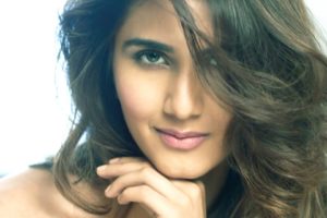 vaani, Kapoor, Bollywood, Actress, Model, Girl, Beautiful, Brunette, Pretty, Cute, Beauty, Sexy, Hot, Pose, Face, Eyes, Hair, Lips, Smile, Figure, India