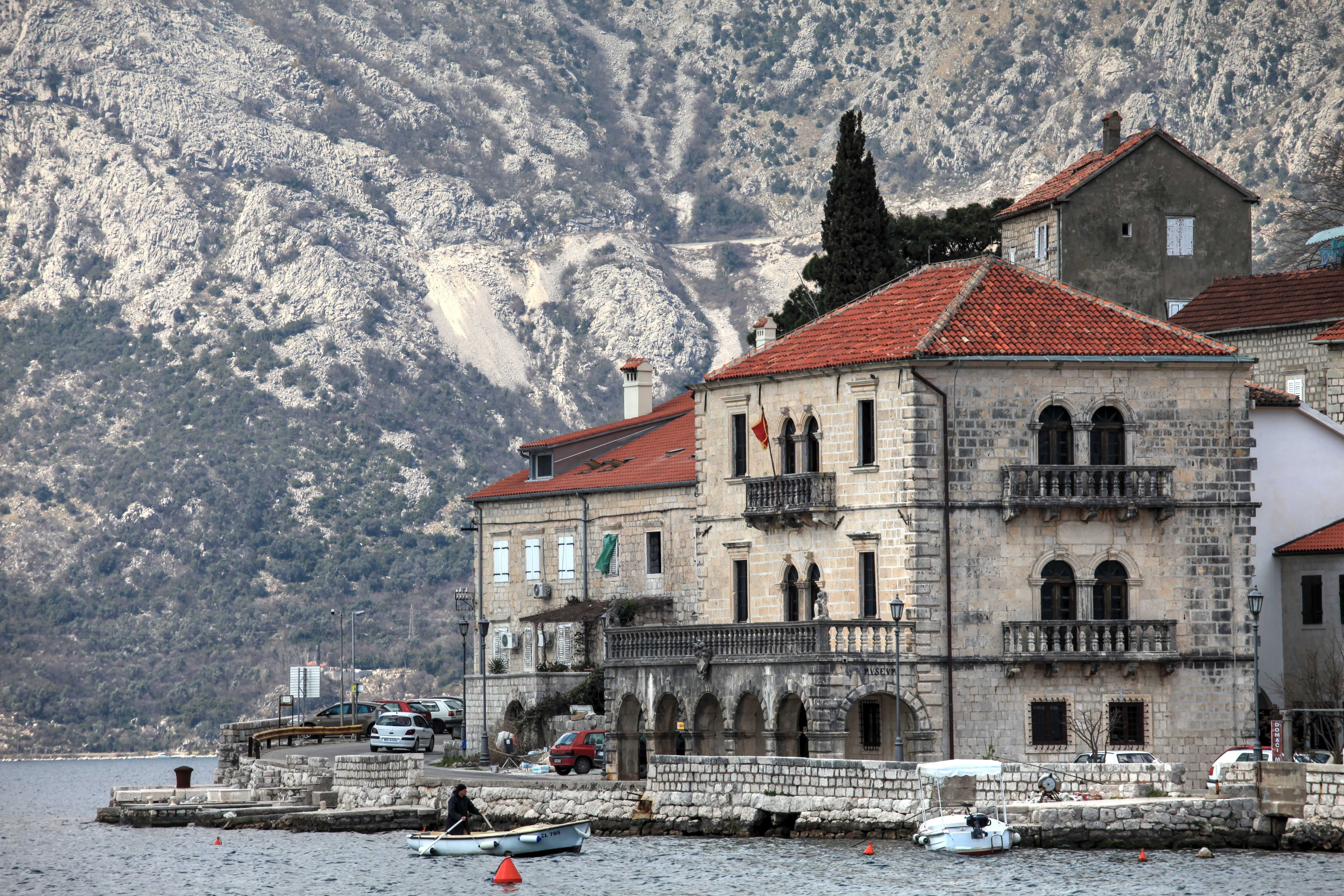 montenegro, The, Mountain, Slopes, Lake, Boats, Building, Hotel Wallpaper