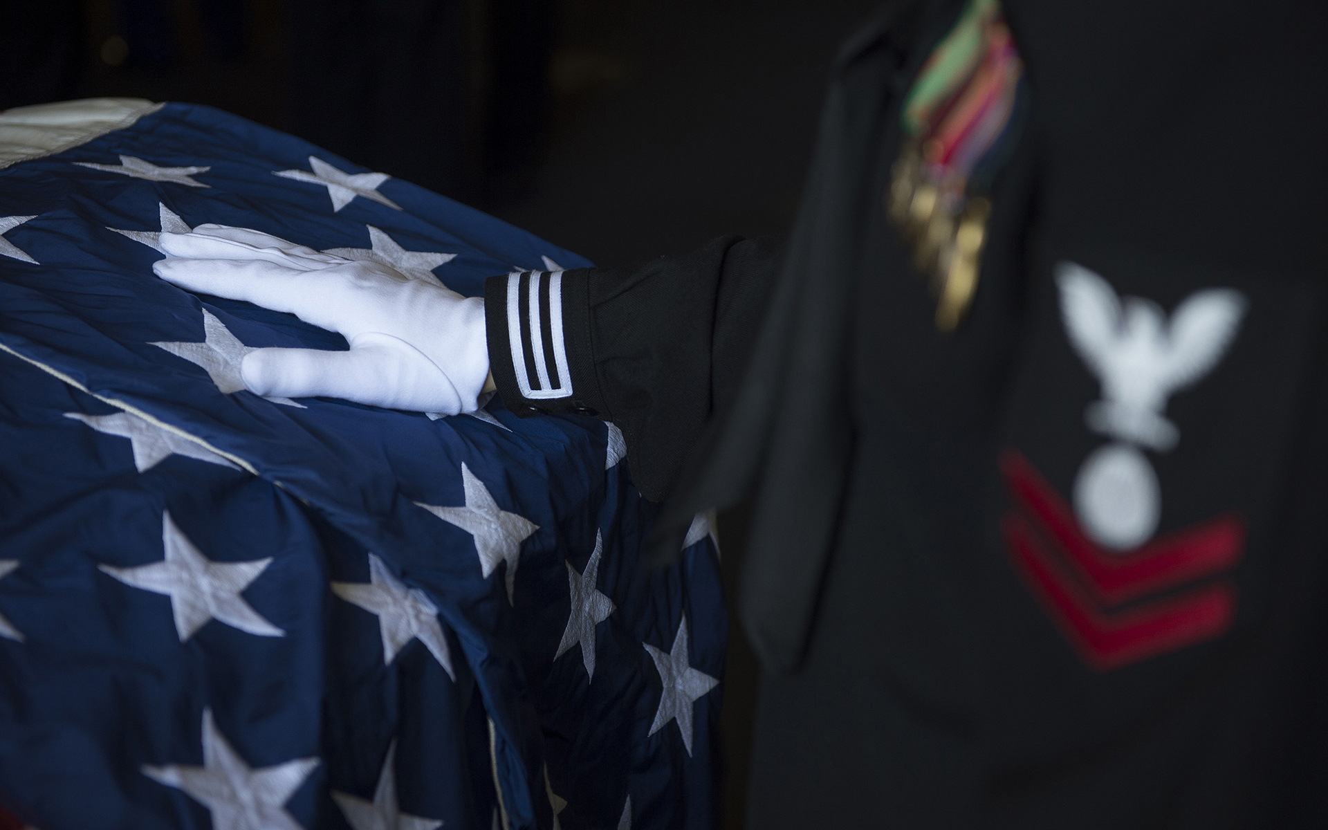 Soldier Funeral Hand American Flag Military Stars Mood Sad Wallpapers Hd Desktop And Mobile Backgrounds