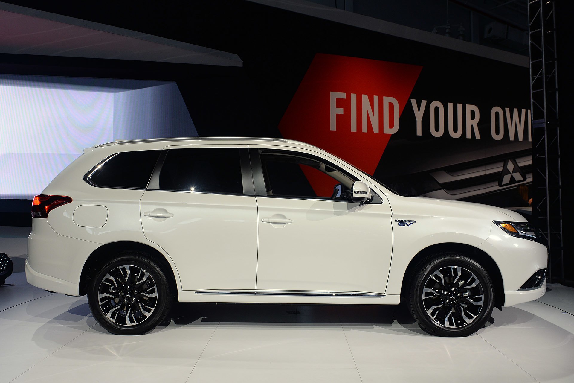 new, York, Auto, Shows, 2016, Cars, Mitsubishi, Outlander, Phev, Suv Wallpaper