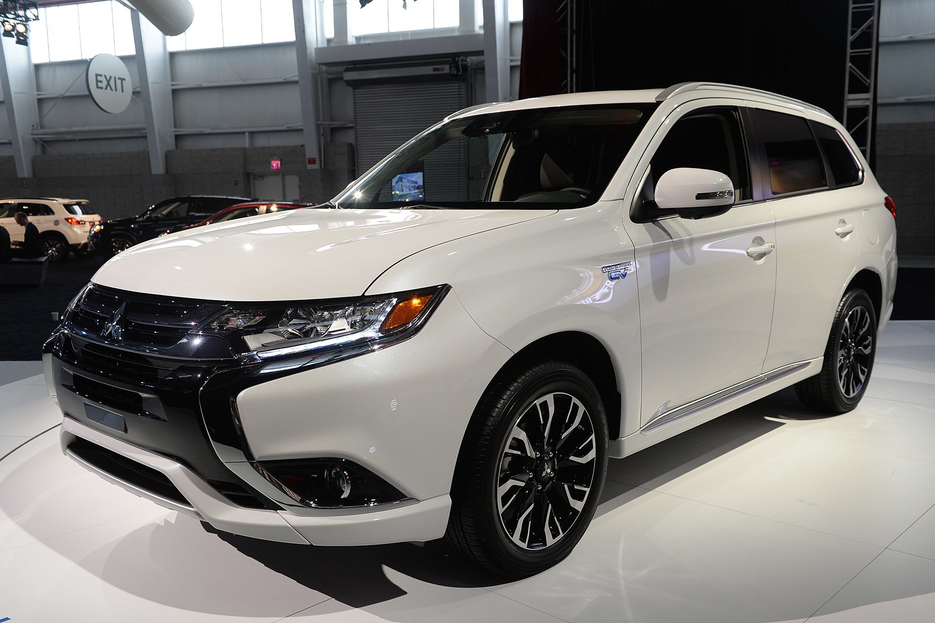 new, York, Auto, Shows, 2016, Cars, Mitsubishi, Outlander, Phev, Suv Wallpaper