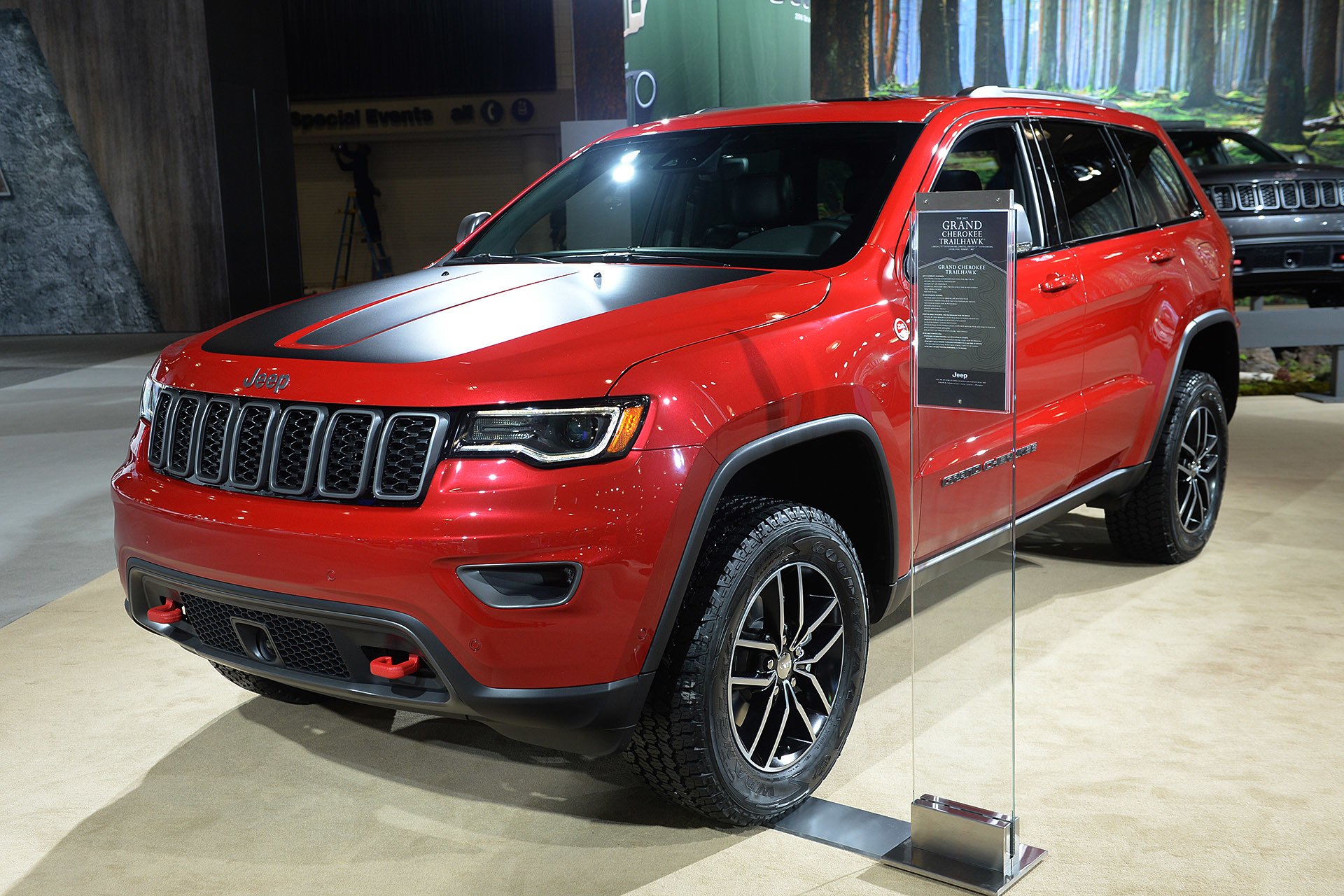 Jeep Grand Cherokee wk2 красный