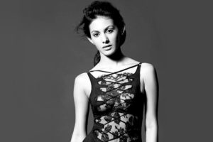 amyra, Dastur, Bollywood, Actress, Model, Girl, Beautiful, Brunette, Pretty, Cute, Beauty, Sexy, Hot, Pose, Face, Eyes, Hair, Lips, Smile, Figure, India